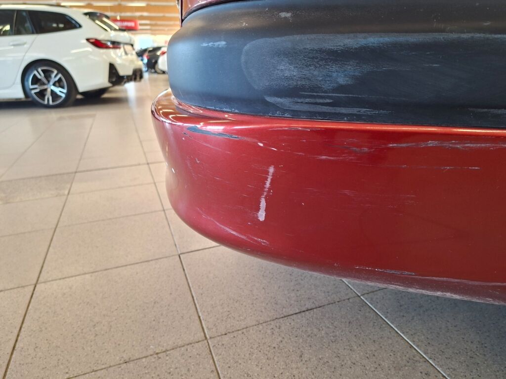 Toyota Avensis 2002 Punainen