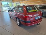 Toyota Avensis 2002 Punainen