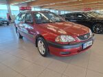 Toyota Avensis 2002 Punainen