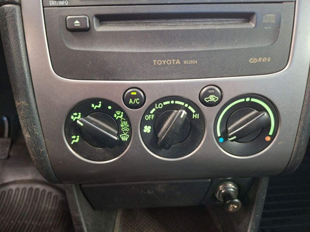 Toyota Avensis 2002 Punainen