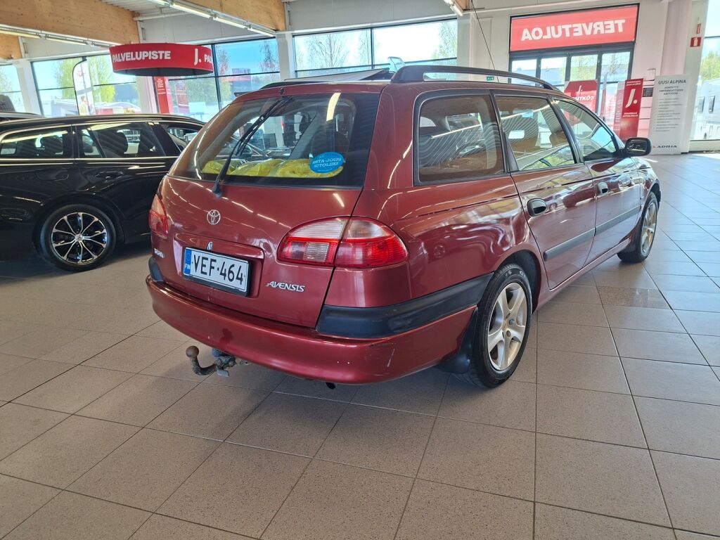 Toyota Avensis 2002 Punainen