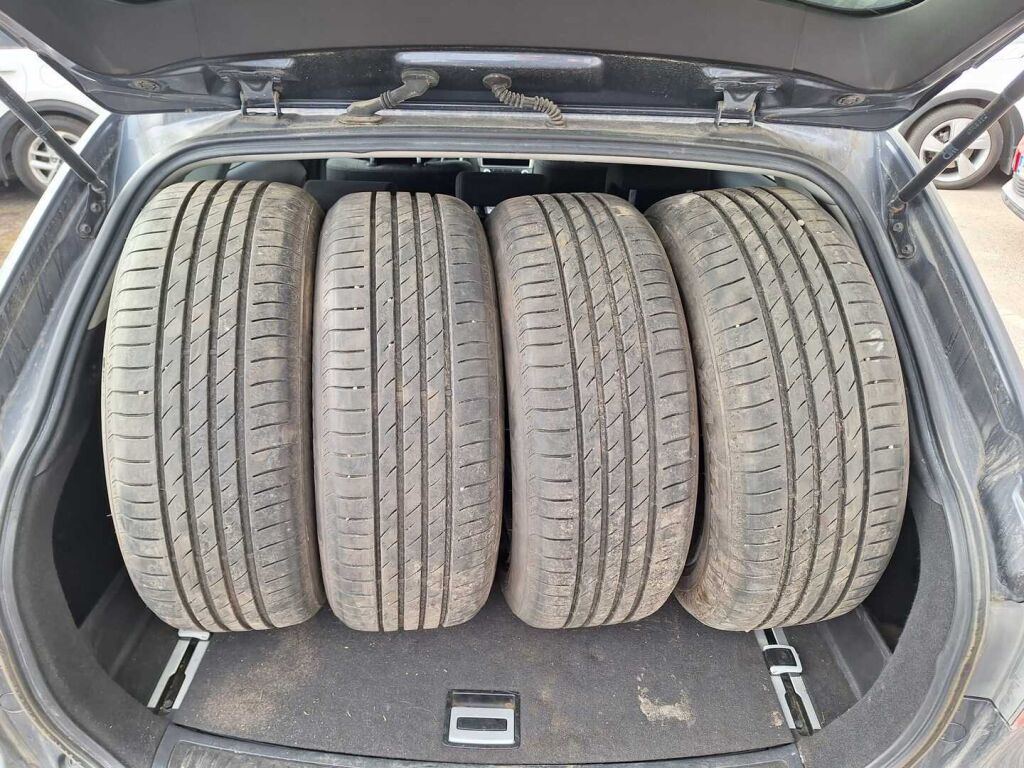 Toyota Avensis 2011 Sininen