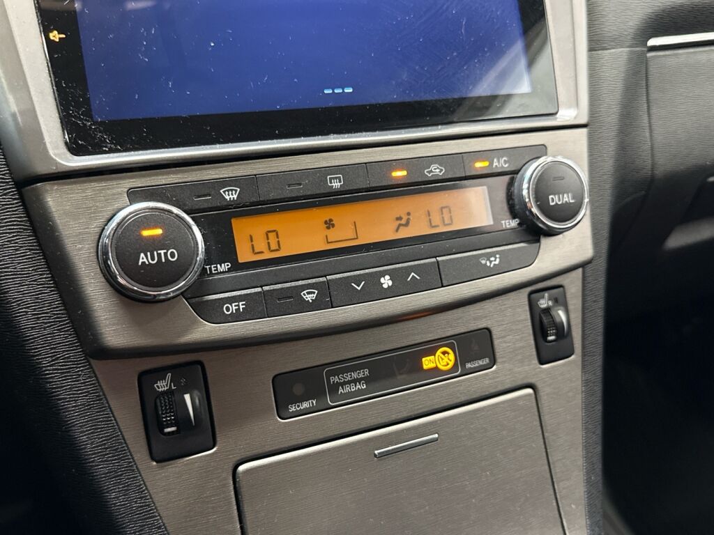 Toyota Avensis 2011 Sininen