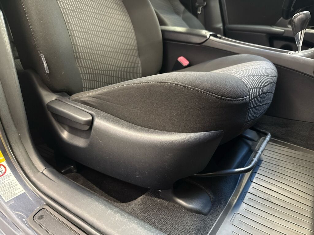 Toyota Avensis 2011 Sininen