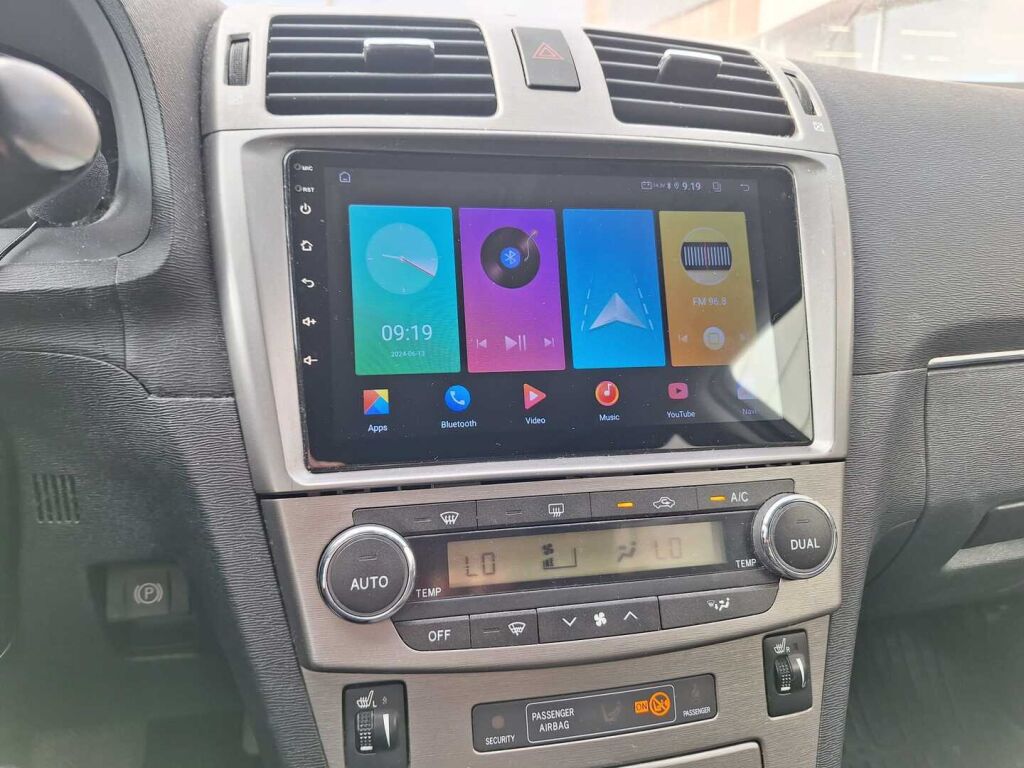 Toyota Avensis 2011 Sininen