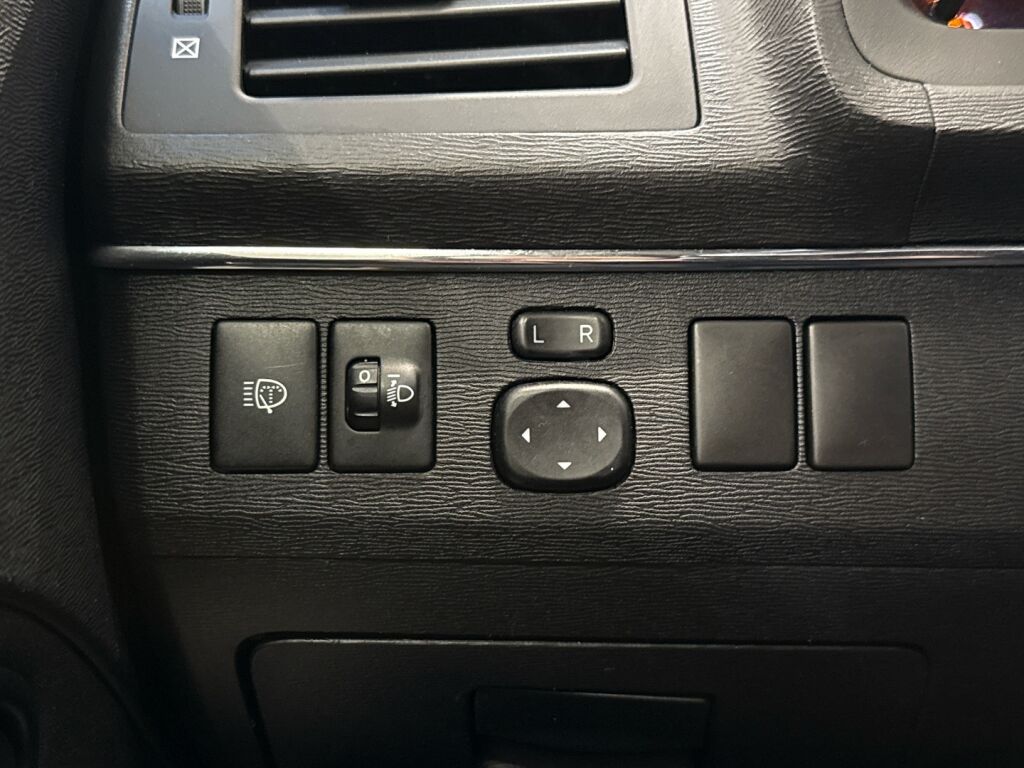 Toyota Avensis 2011 Sininen