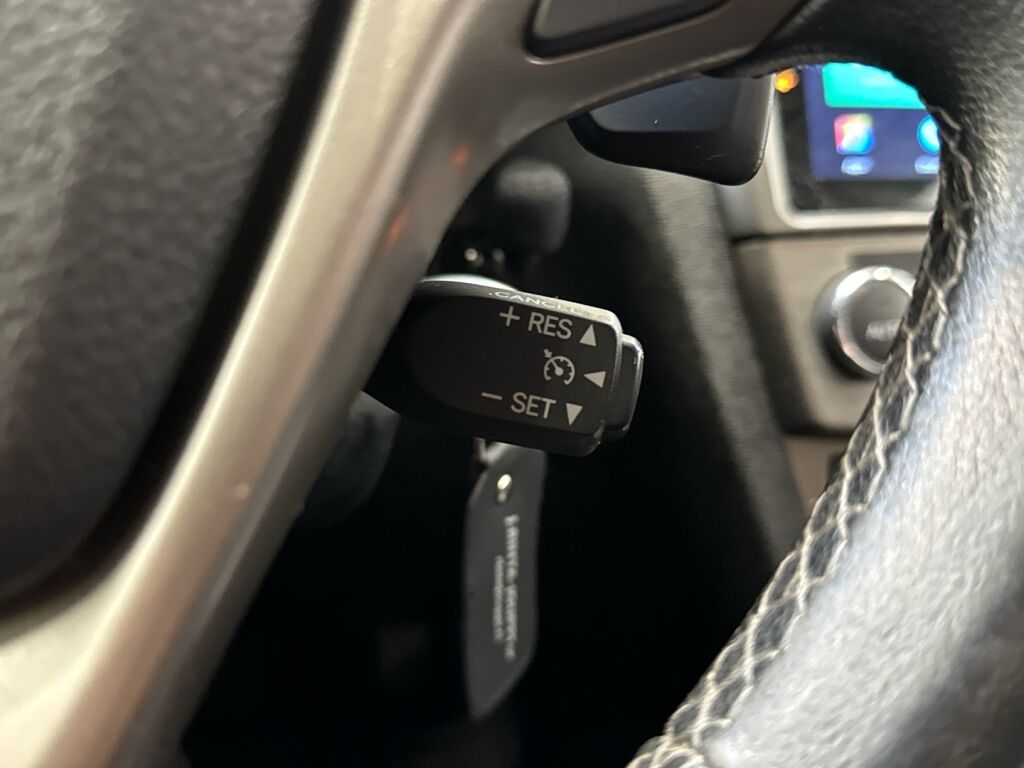 Toyota Avensis 2011 Sininen