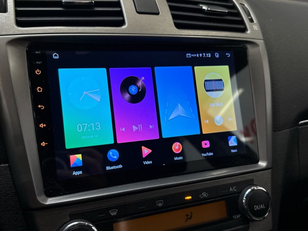 Toyota Avensis 2011 Sininen