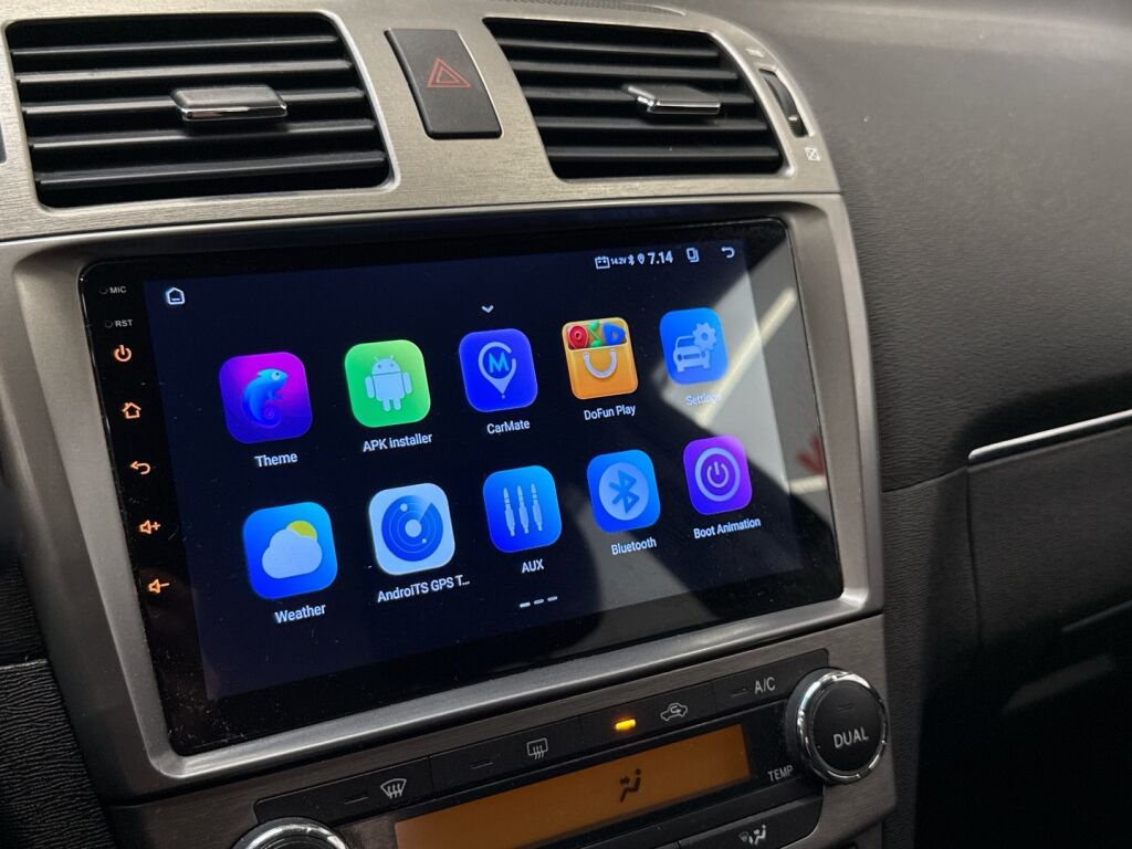 Toyota Avensis 2011 Sininen