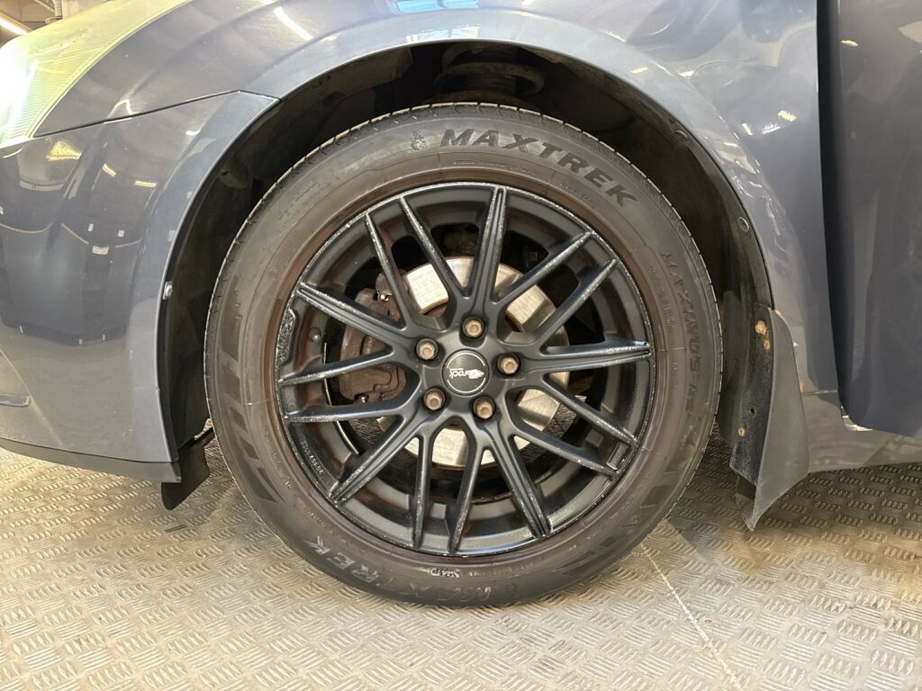 Toyota Avensis 2011 Sininen