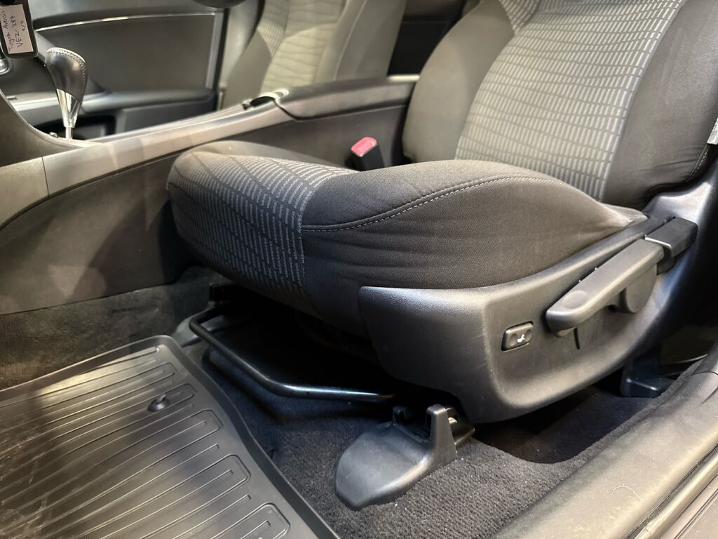 Toyota Avensis 2011 Sininen