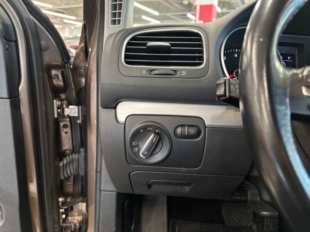 Volkswagen Golf 2011 Ruskea (beige)