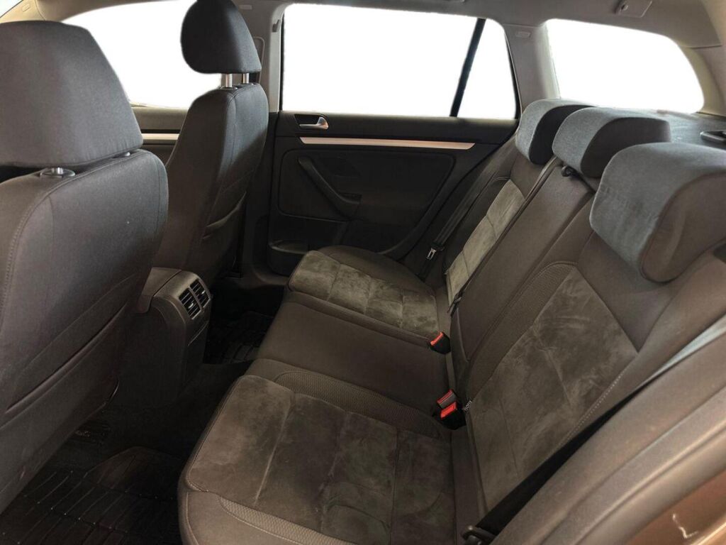 Volkswagen Golf 2011 Ruskea (beige)