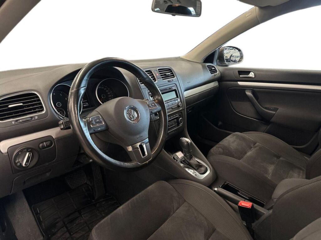 Volkswagen Golf 2011 Ruskea (beige)