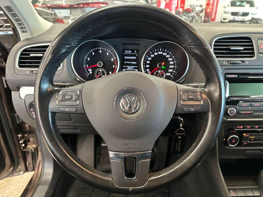 Volkswagen Golf 2011 Ruskea (beige)