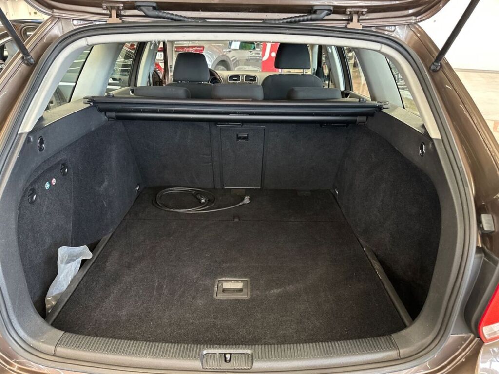 Volkswagen Golf 2011 Ruskea (beige)