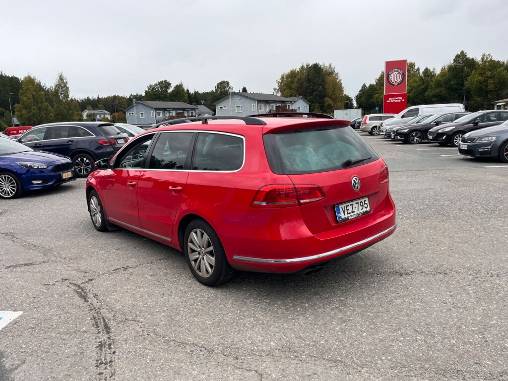 Volkswagen Passat 2011 Punainen