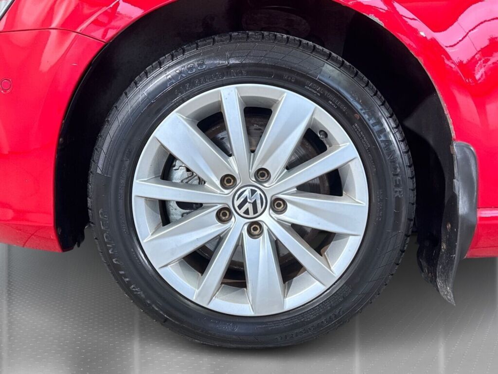 Volkswagen Passat 2011 Punainen