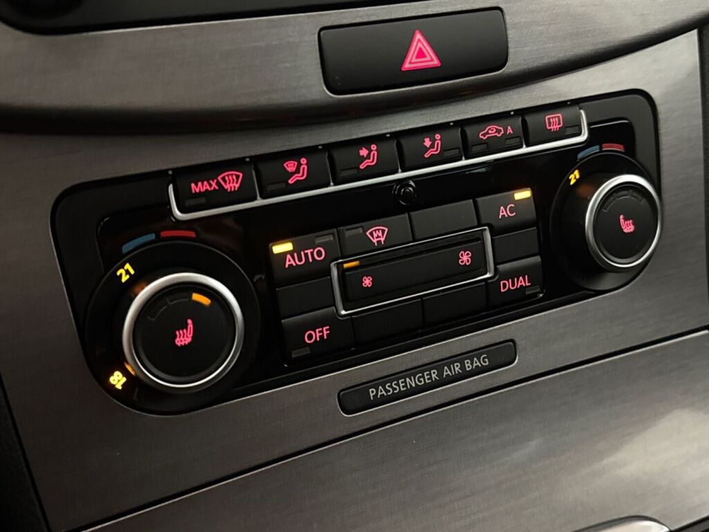 Volkswagen Passat 2011 Punainen