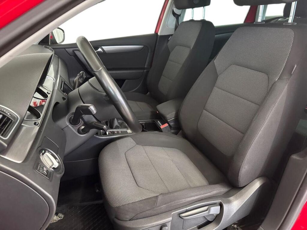 Volkswagen Passat 2011 Punainen