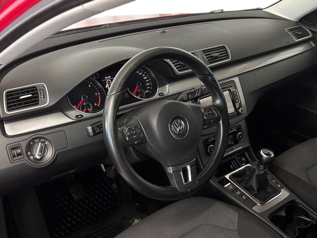 Volkswagen Passat 2011, photo 7/19