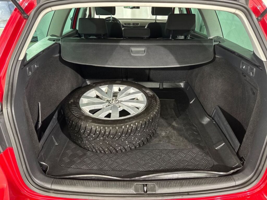 Volkswagen Passat 2011 Punainen