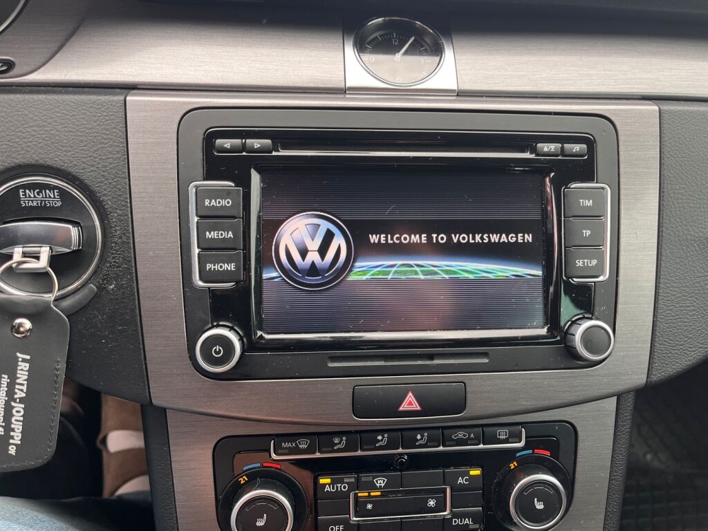 Volkswagen Passat 2011 Punainen