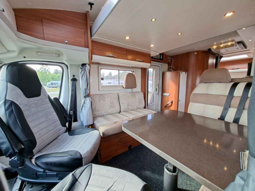 Adria Matrix Plus 680 SP 2012 Harmaa