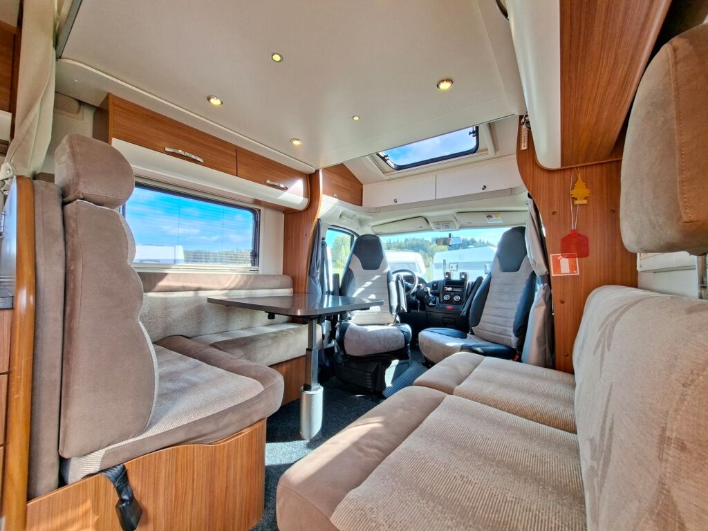 Adria Matrix Plus 680 SP 2012 Harmaa