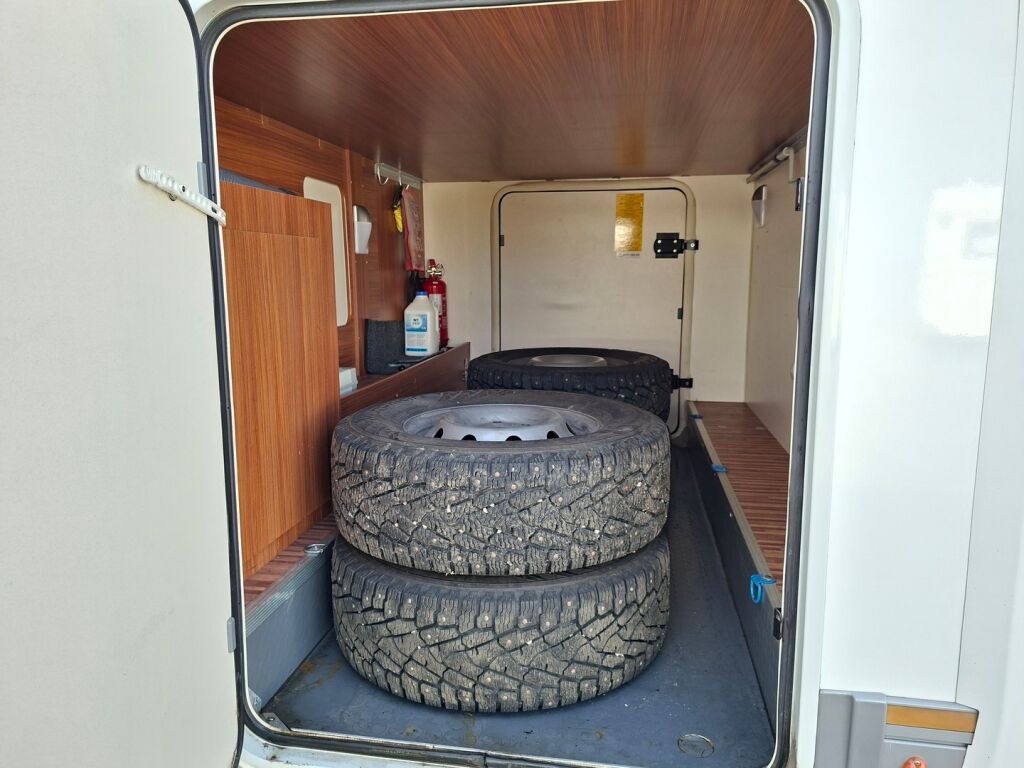 Adria Matrix Plus 680 SP 2012 Harmaa