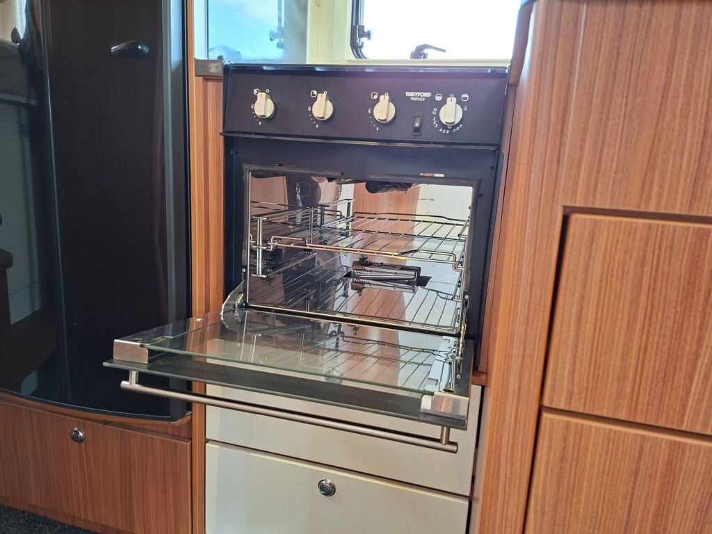 Adria Matrix Plus 680 SP 2012 Harmaa