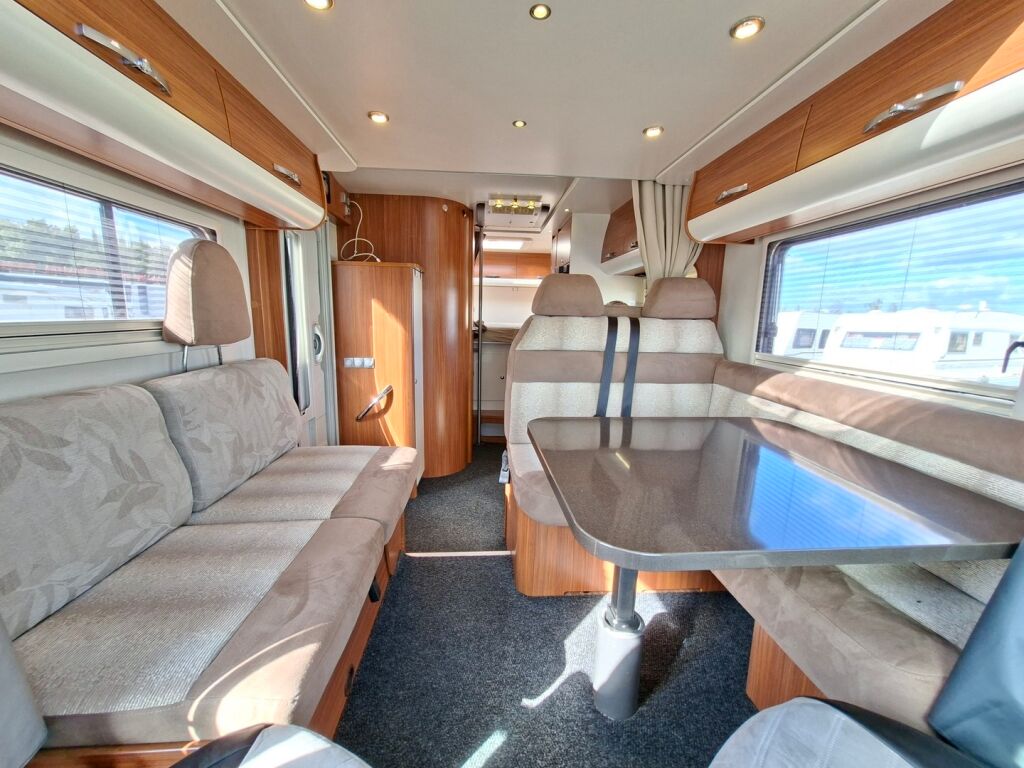 Adria Matrix Plus 680 SP 2012 Harmaa