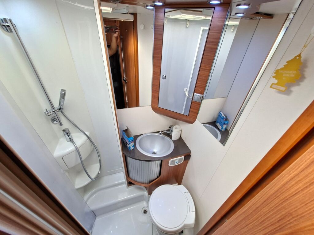 Adria Matrix Plus 680 SP 2012 Harmaa