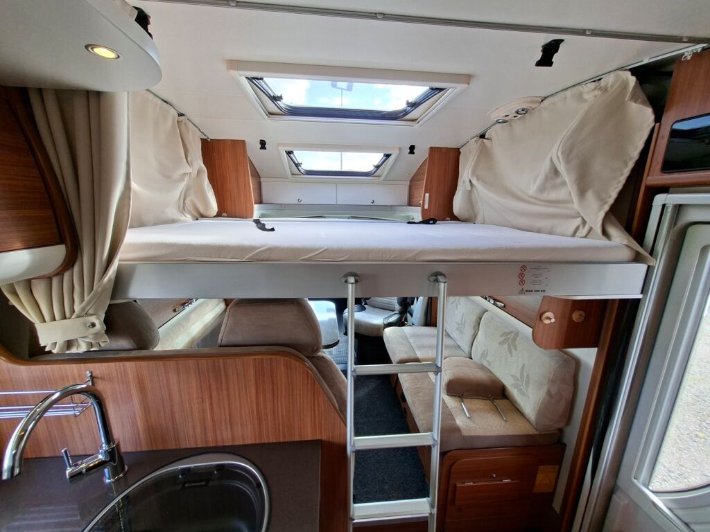 Adria Matrix Plus 680 SP 2012 Harmaa