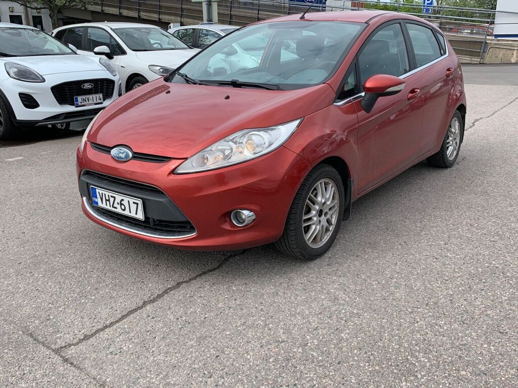 Ford Fiesta 2010 Punainen