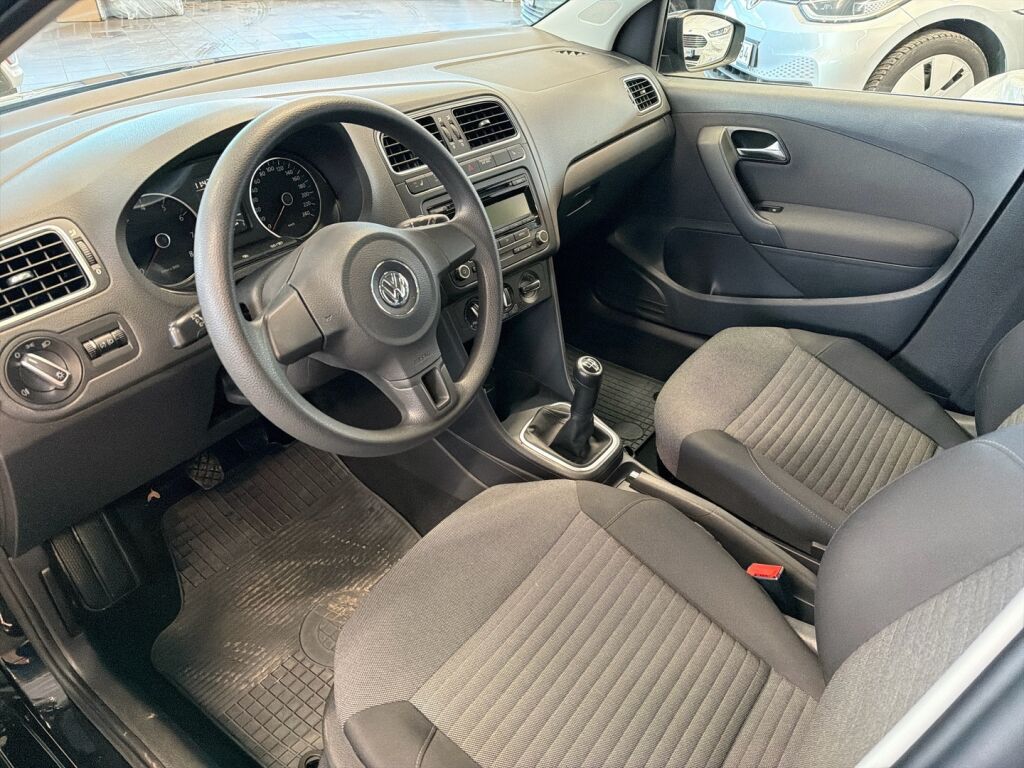 Volkswagen Polo 2010 Musta