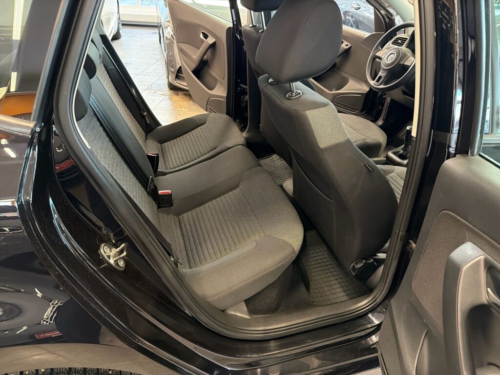 Volkswagen Polo 2010 Musta