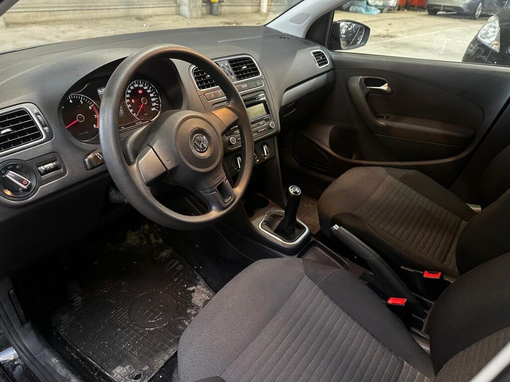 Volkswagen Polo 2010 Musta