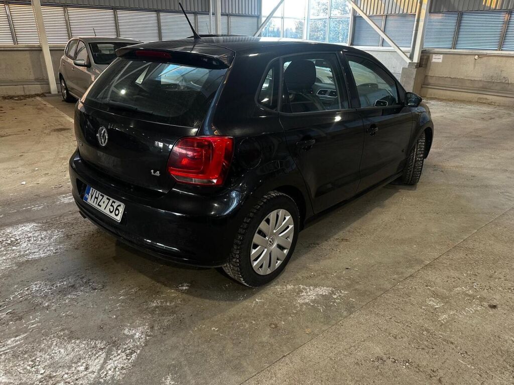Volkswagen Polo 2010 Musta