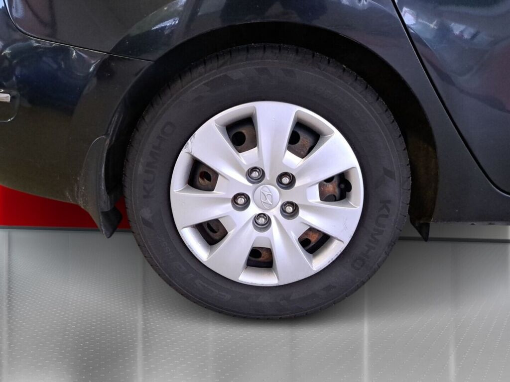 Hyundai i30 2010 Musta