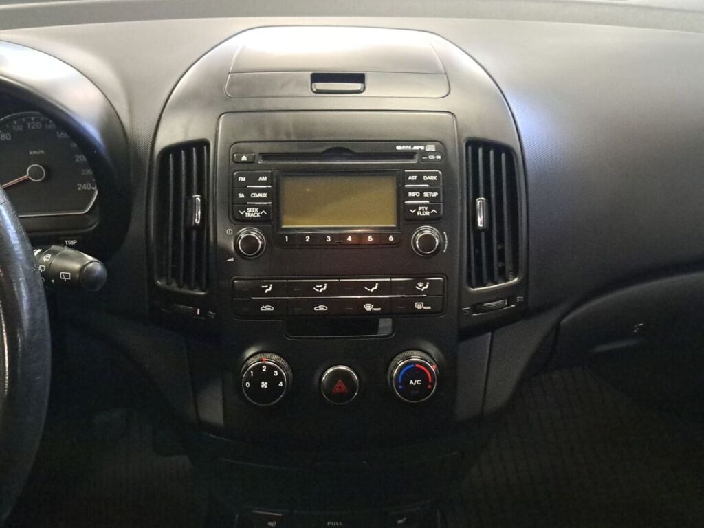 Hyundai i30 2010 Musta