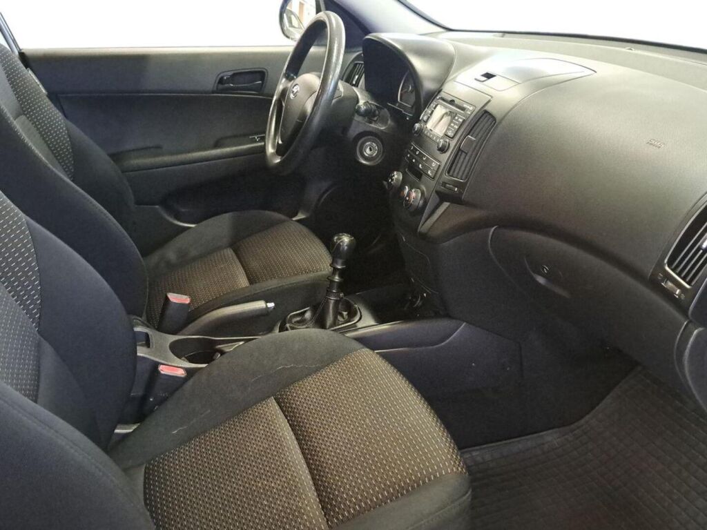 Hyundai i30 2010 Musta