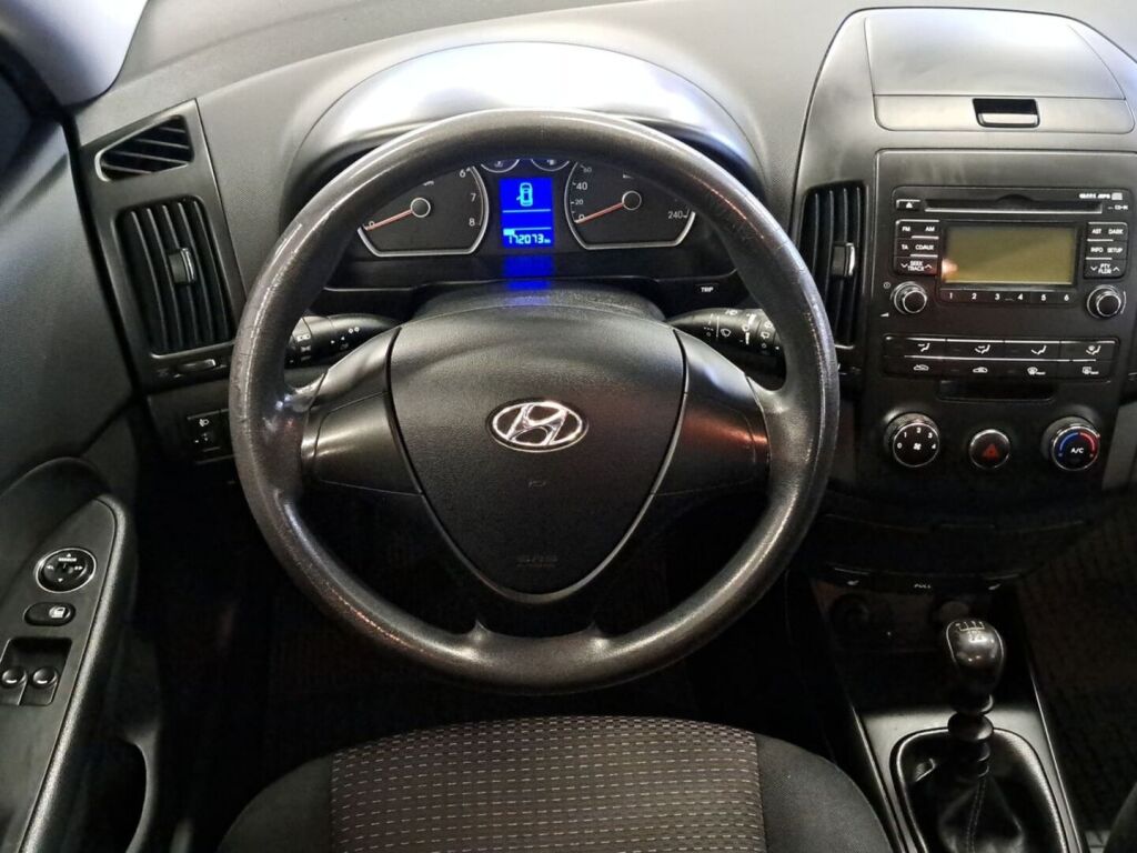 Hyundai i30 2010 Musta