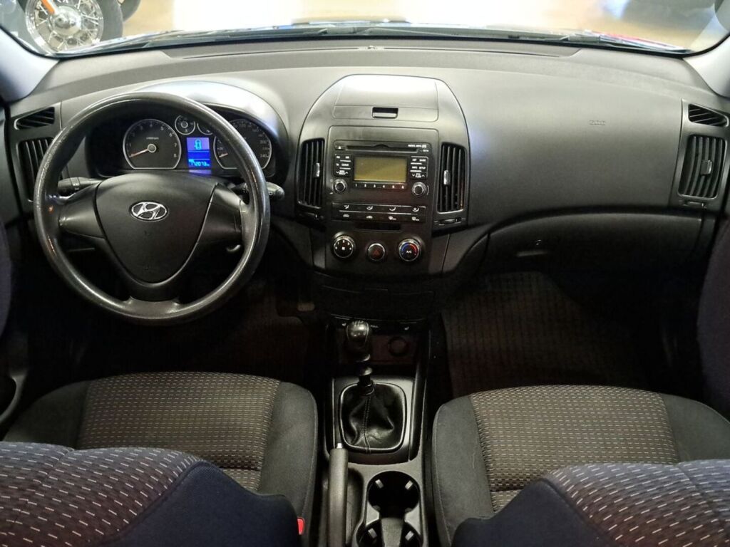 Hyundai i30 2010 Musta
