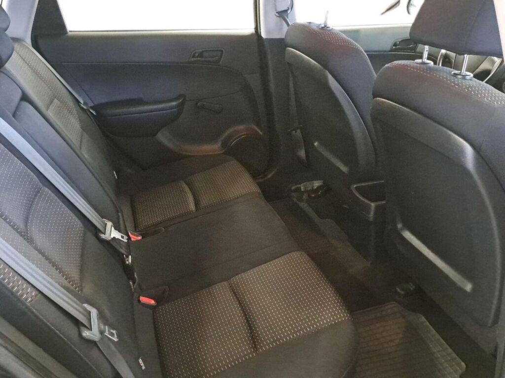 Hyundai i30 2010 Musta