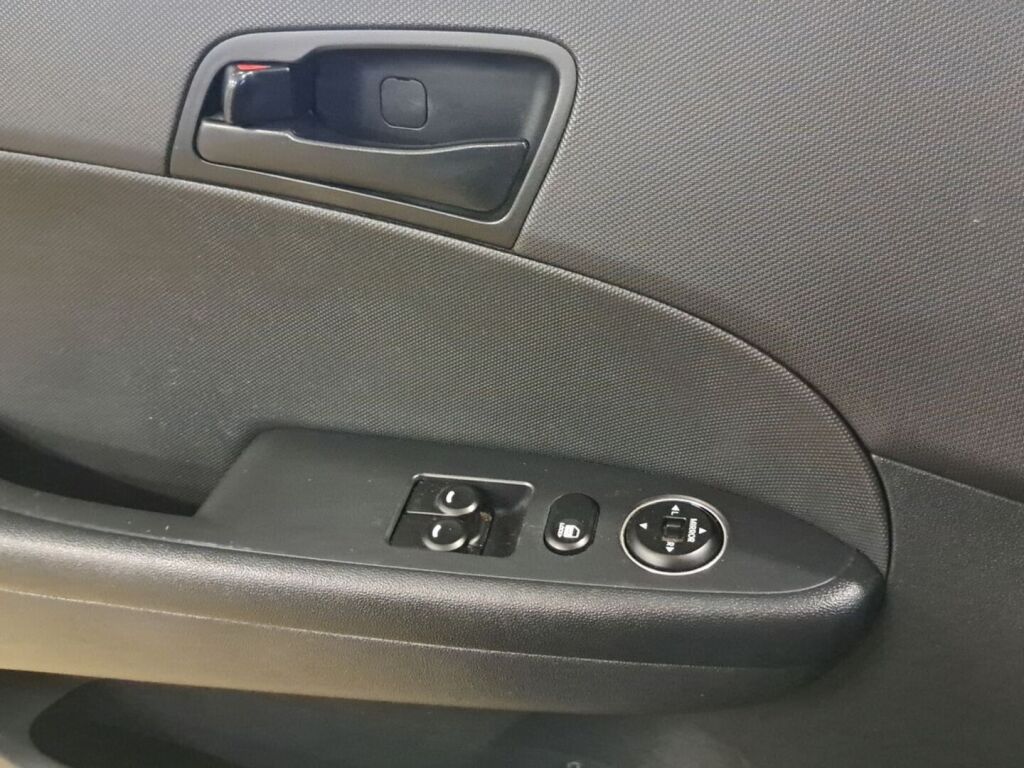 Hyundai i30 2010 Musta