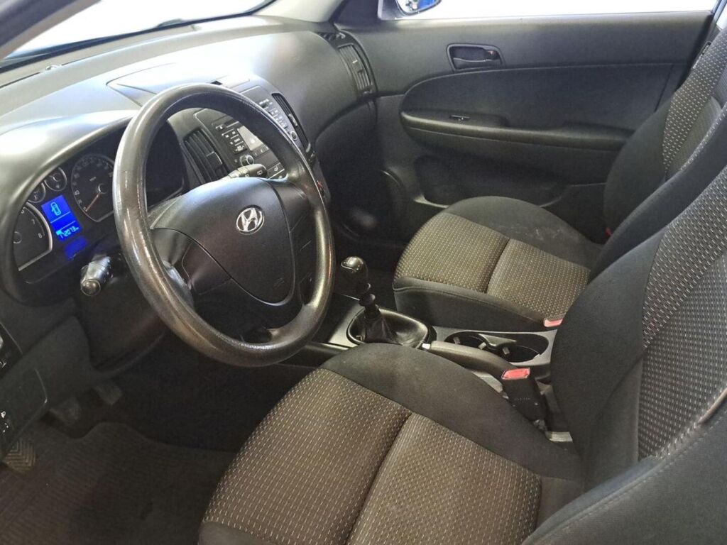 Hyundai i30 2010 Musta