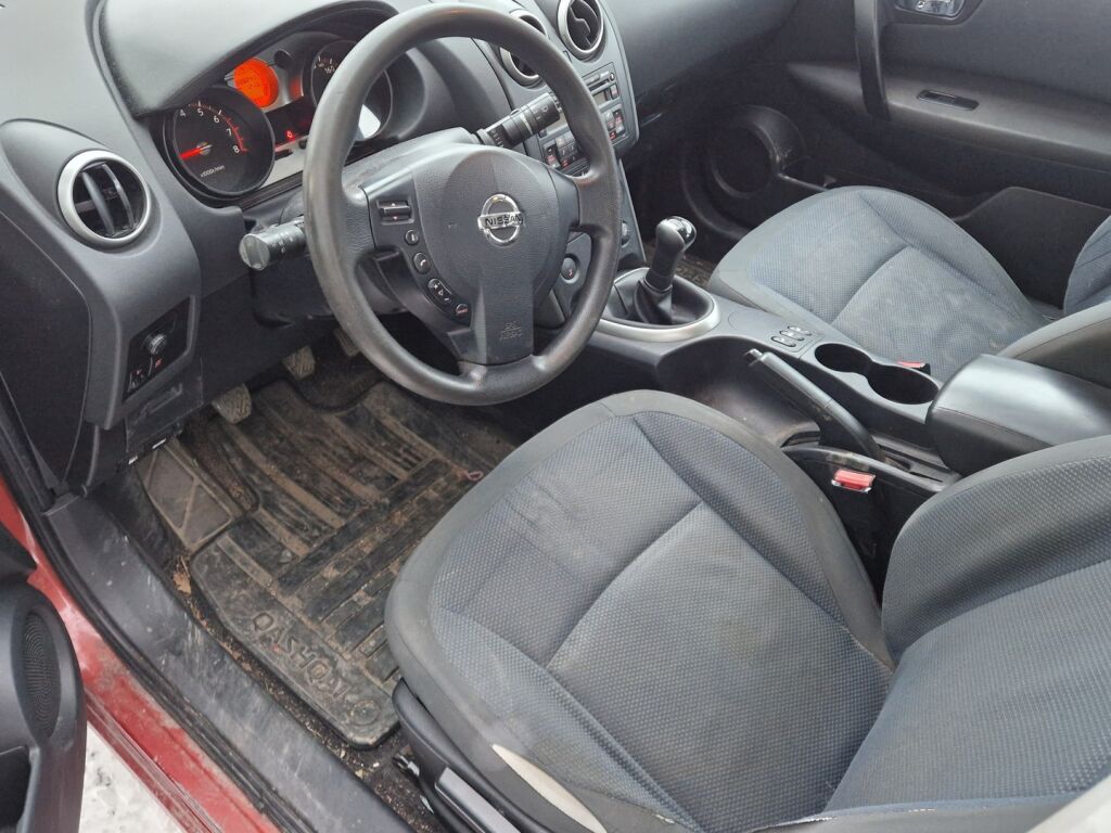 Nissan Qashqai 2007 Punainen
