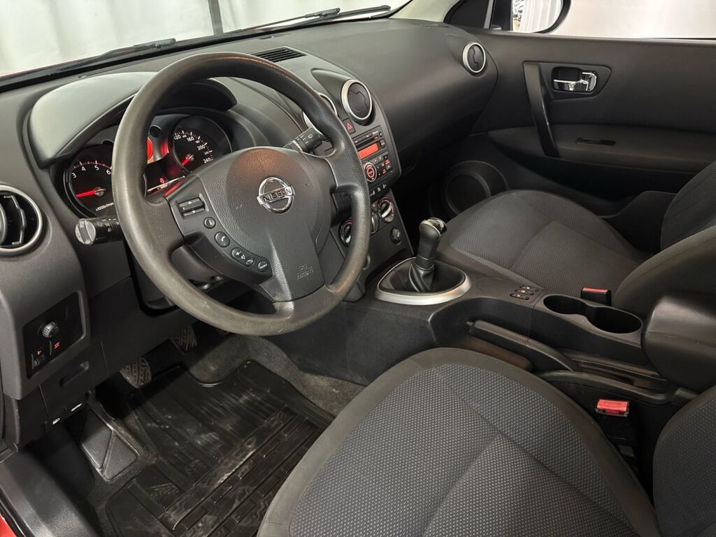 Nissan Qashqai 2007 Punainen