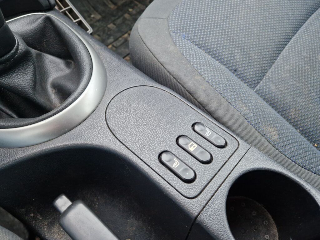 Nissan Qashqai 2007 Punainen